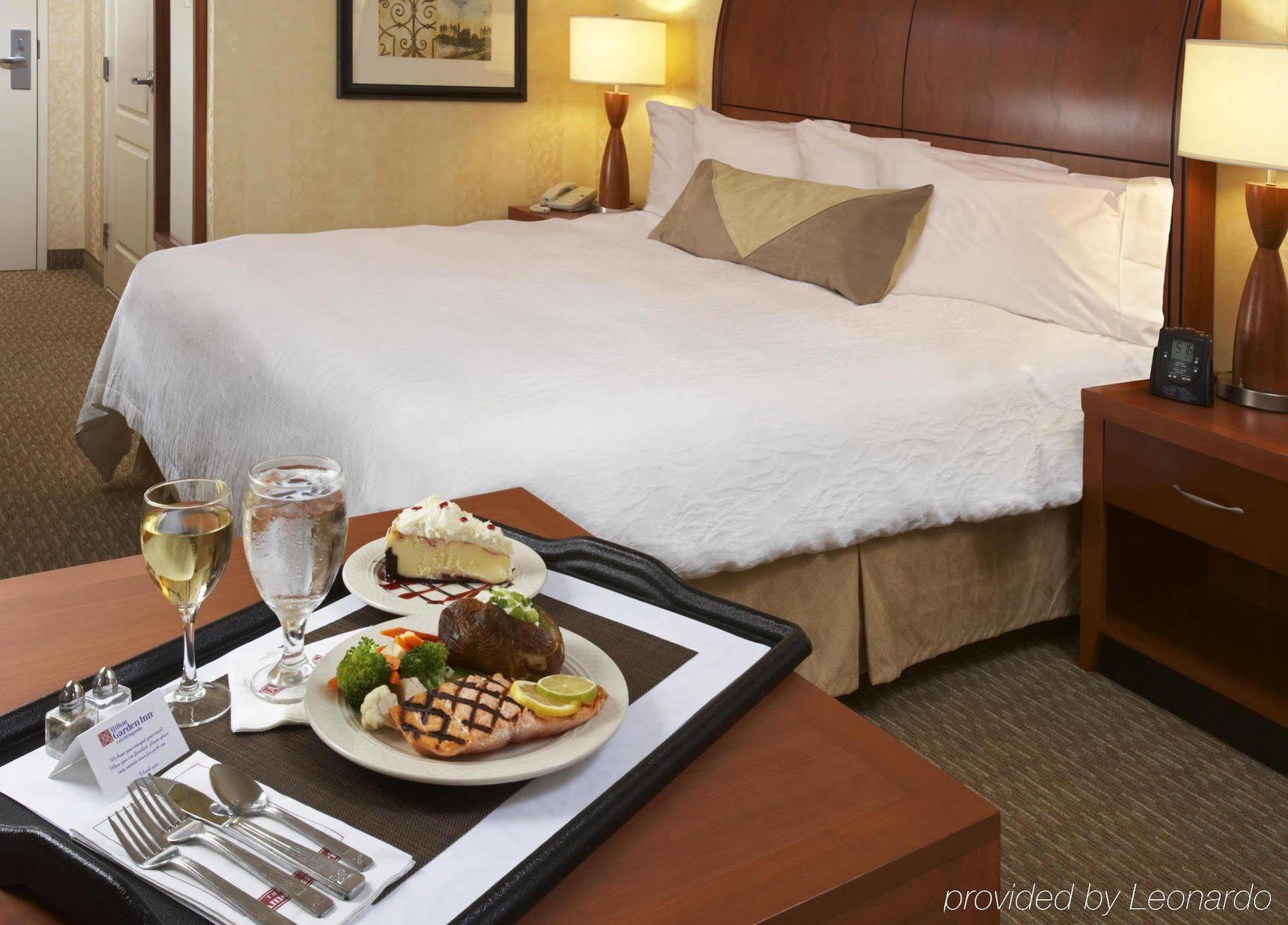 Hilton Garden Inn Shirlington Arlington Bilik gambar